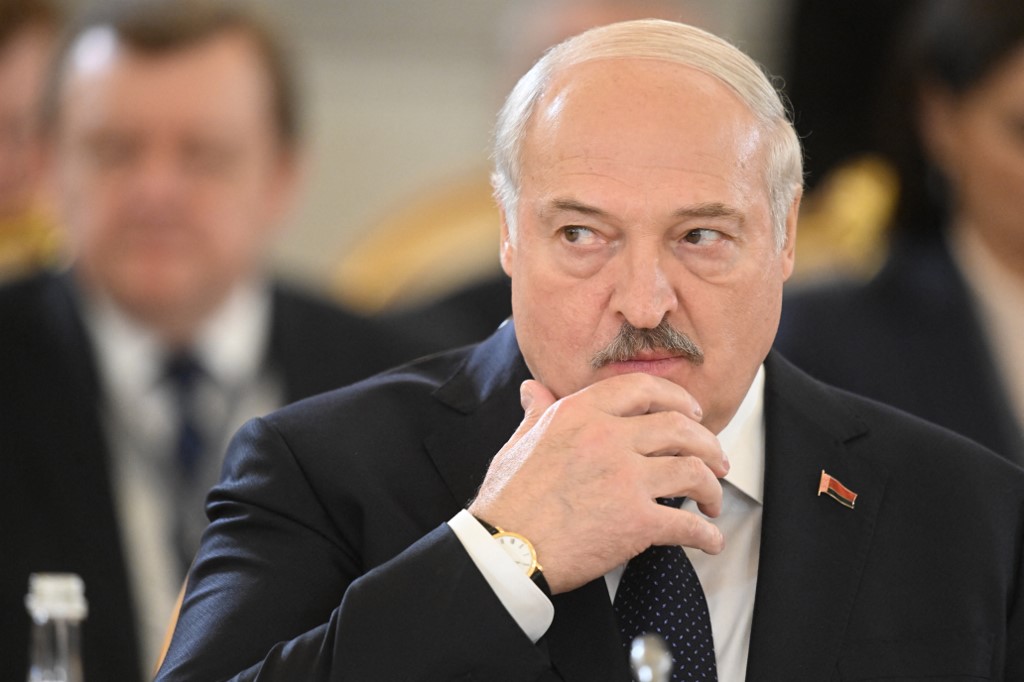 Lukashenko Frees 23 Political Prisoners in Pre-Election Pardon