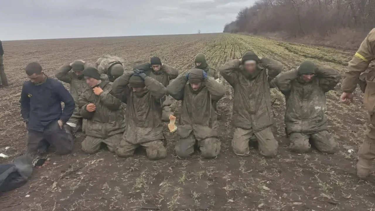 Quân đội Ukraine bắt tù binh với tỷ lệ đáng kể, đánh vào tinh thần của Nga nhưng cuộc chiến vẫn tiếp diễn
