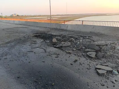 Удар по Чонгарському мосту, який зʼєднує Херсонщину та Крим: що відомо