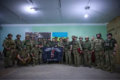 الرئيس زيلينسكي يتفقد القوات الأوكرانية في دونيتسك شرقي البلاد