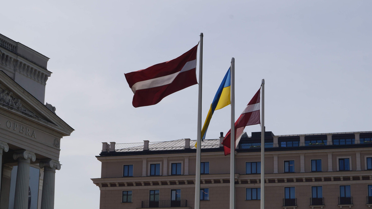 Latvija nestabilos apstākļos aptur jaunas vīzas krieviem