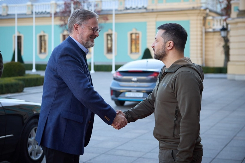 Чехія передасть Україні гелікоптери та симулятори для навчання пілотів на F-16