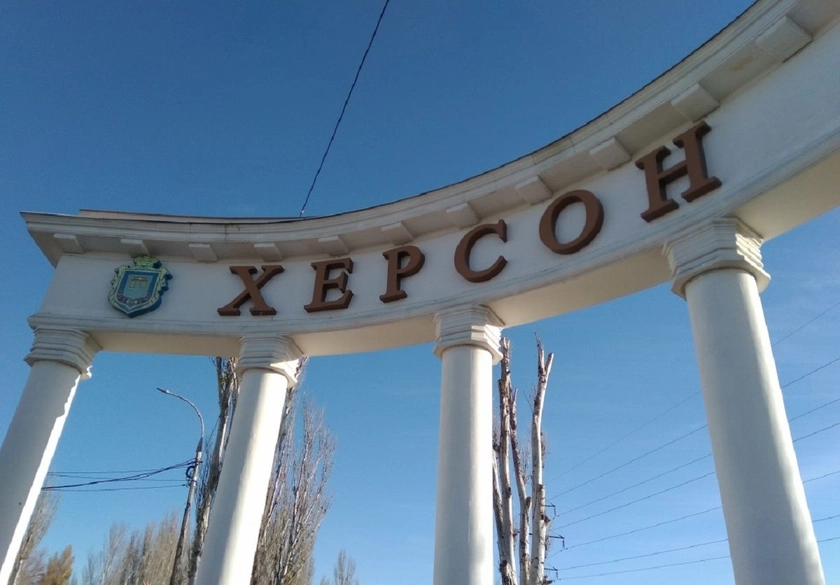 Російські війська обстріляли гуманітарний штаб у Херсоні, є поранені