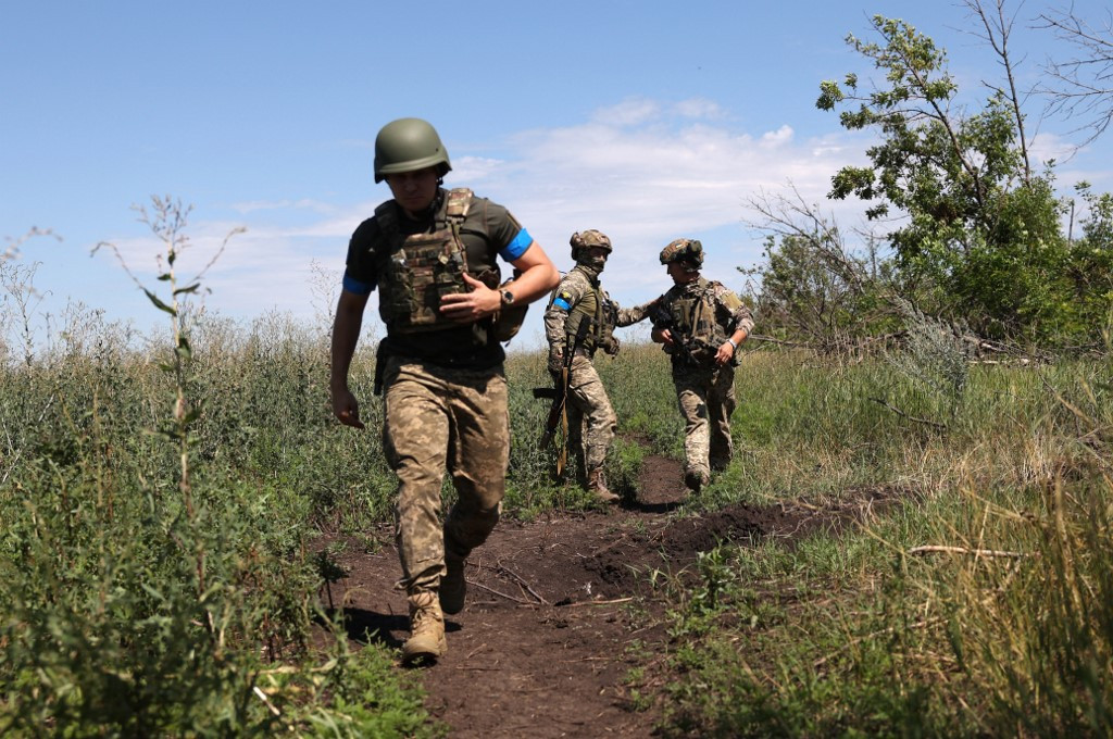 ‘Vamos despedaçar vocês’: soldados ucranianos estão trollando comandantes russos no Telegram