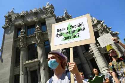 Чому легалізація медичного канабісу викликала жваву дискусію серед українців