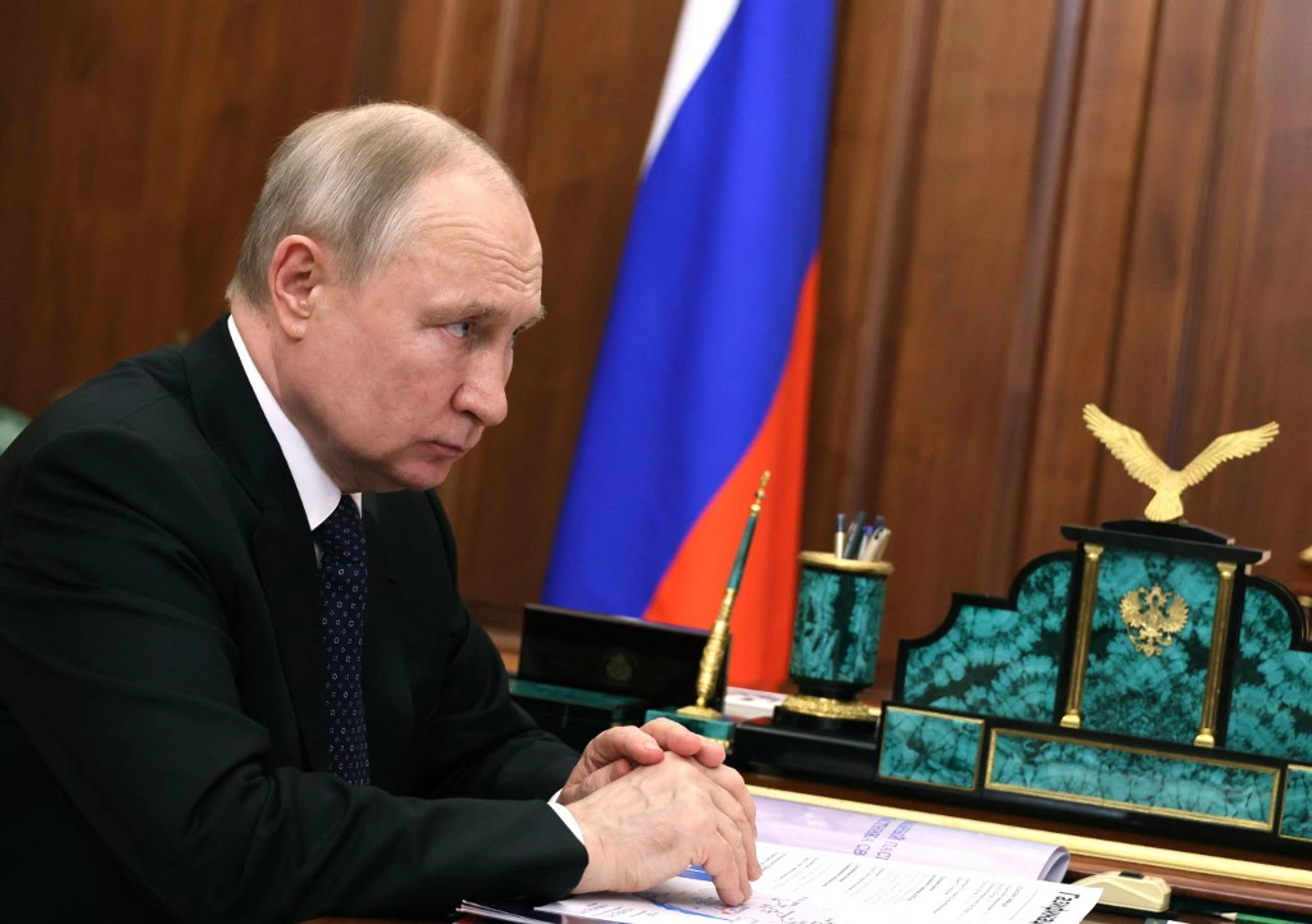 Should We Just Wait for Collapse of Putin’s Regime?