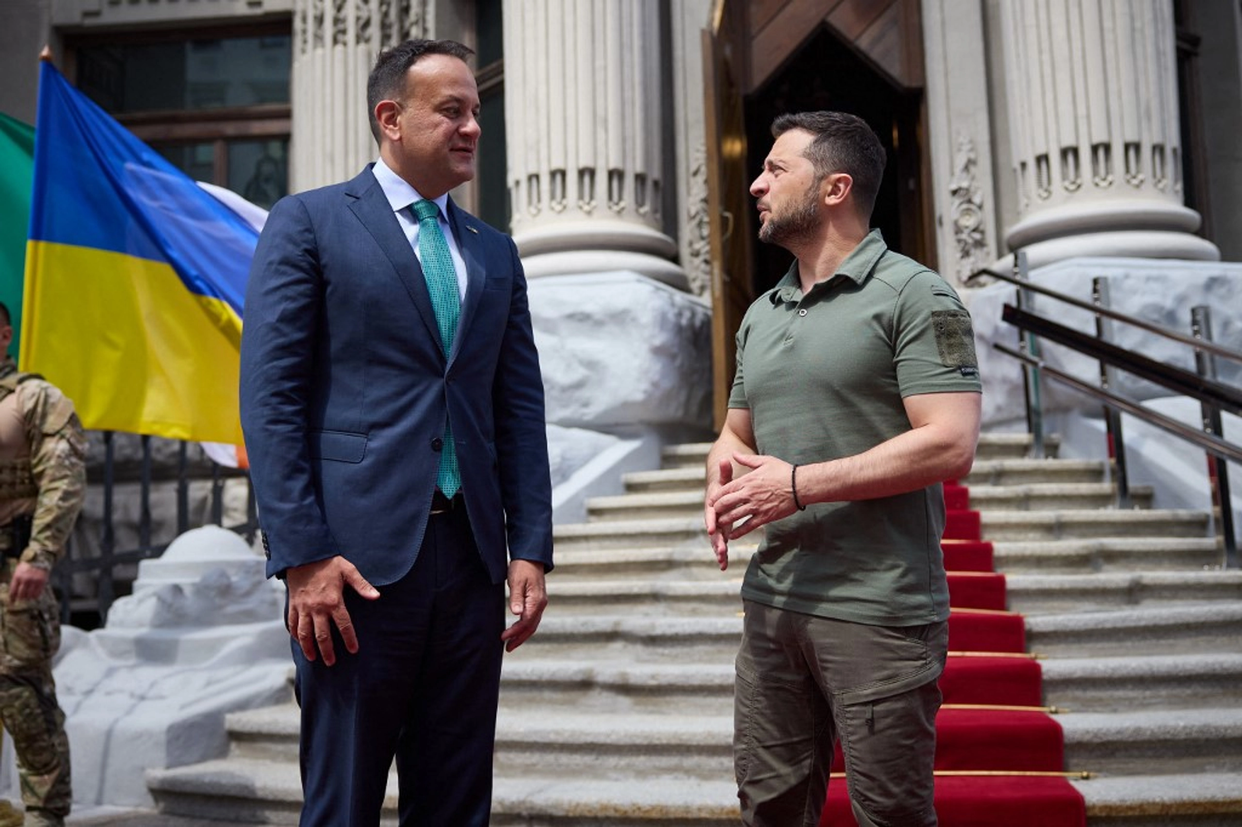 Zelensky Discusses 12th Package of Sanctions Against Russia With Taoiseach of Ireland