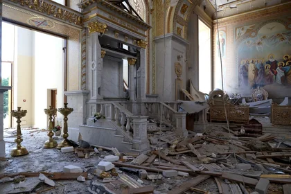 Zelensky Visits Odesa Church Damaged in Russia Strike