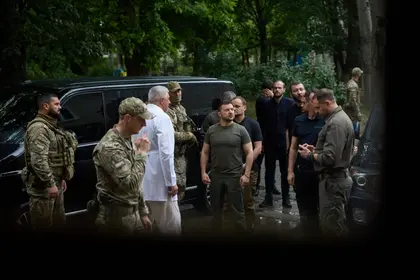 الرئيس زيلينسكي زار كاتدرائية في أوديسا طالها القصف الروسي