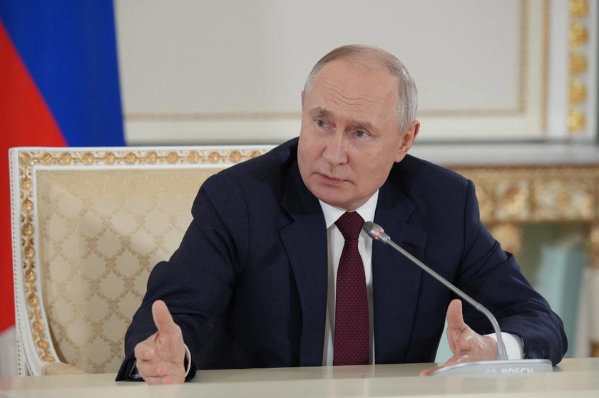 Putin Defends Arrests of Critics During 'Armed Conflict' with Ukraine