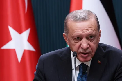 Erdogan Urges Putin Not Escalate Ukraine War Tensions