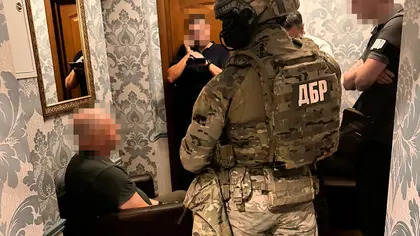 أوكرانيا تعتقل المسؤول الذي ساعد الرجال على الفرار من التجنيد