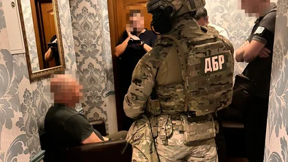 Ukraine Detains Official Who Helped Men Flee Draft