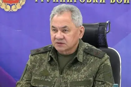 وزير الدفاع الروسي شويغو يتفقد منطقة قتالية في أوكرانيا