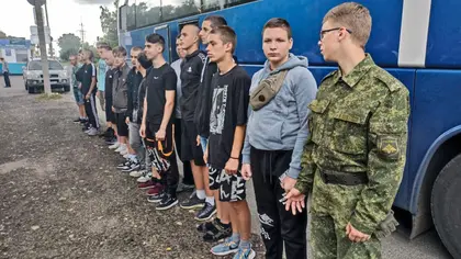 Росіяни вивозять українських підлітків до військових таборів РФ
