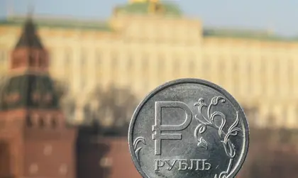 Російський рубль продовжує знецінюватися, досягнувши історичного мінімуму по відношенню до долара