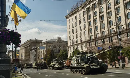 Тихий парад російських танків розповідає історію запеклого українського спротиву