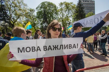 Чому багато українців попри війну продовжують говорити російською