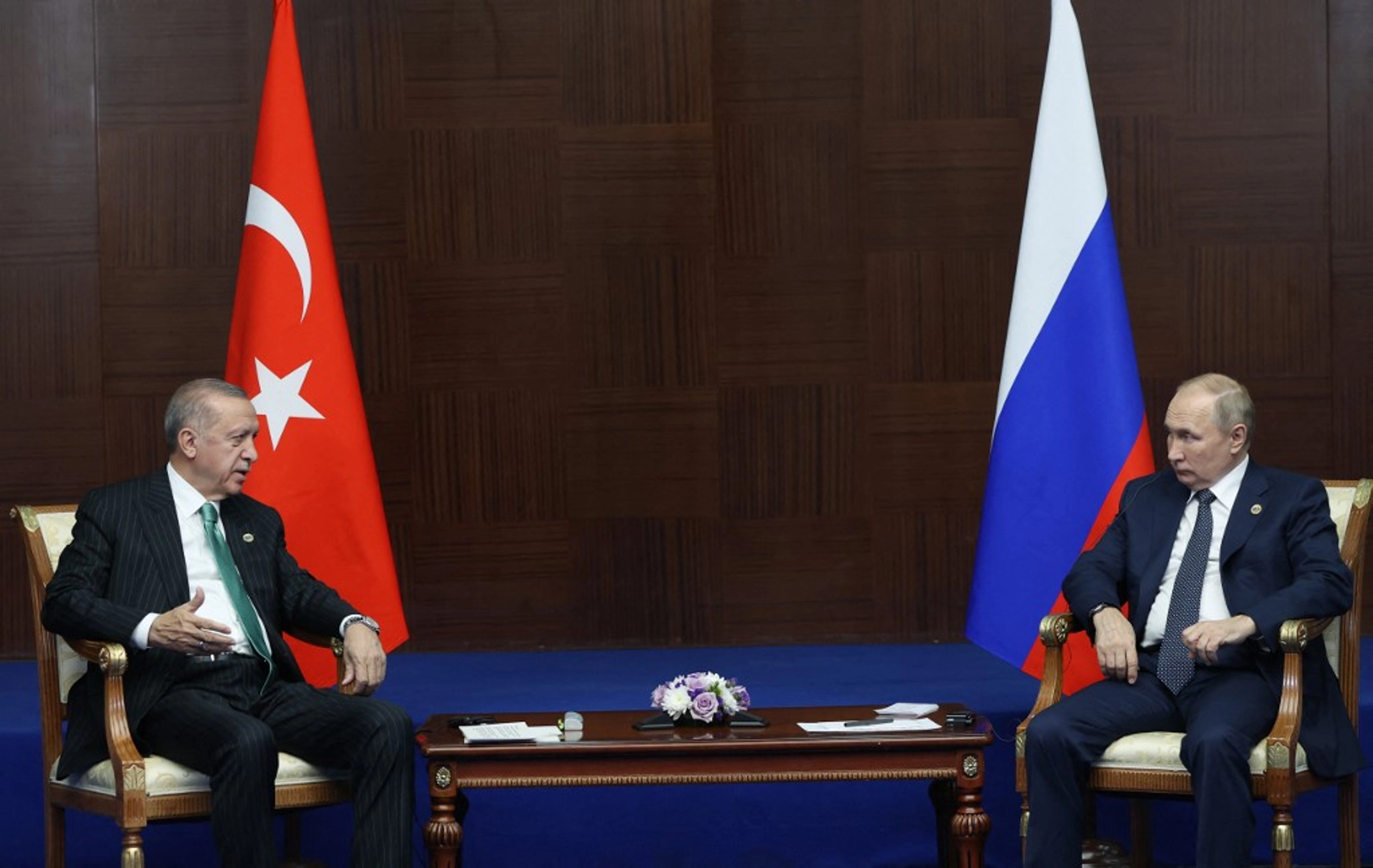 Putin, Erdogan to Meet Monday Amid Grain Deal Hopes