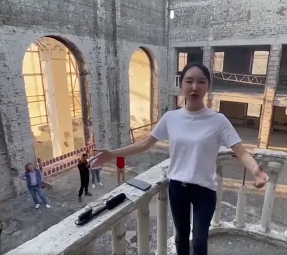 Chinese Opera Singer Performs at Destroyed Mariupol Theatre, Ukraine Demands Explanation