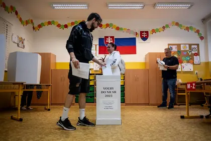 Slovaks Vote in Tight Polls Key for Foreign Policy, Ukraine Aid