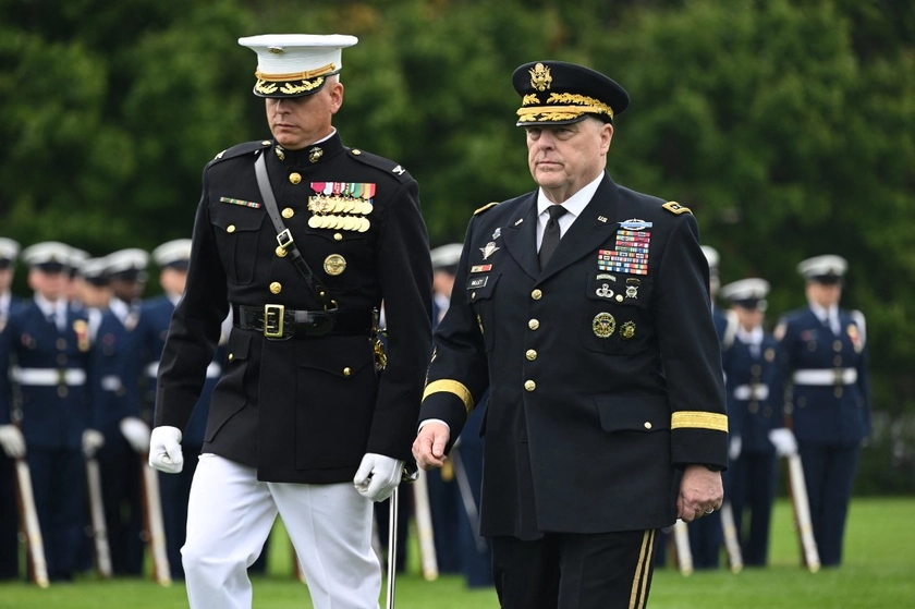 Top US General Steps Down, Takes Parting Swipe At Donald Trump