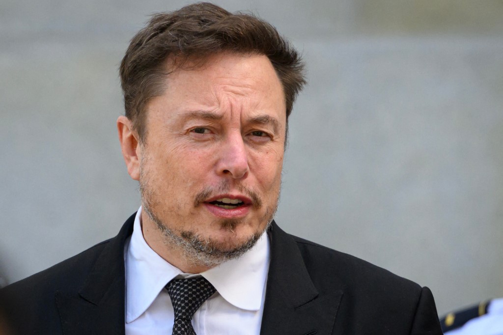 ‘Get Help’ – Elon Musk Blasted for Mocking Ukraine With Fake Zelensky Picture