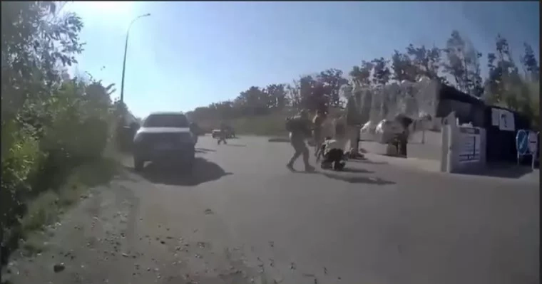 Irate Ukrainian Special Forces Soldiers Take Over Police Checkpoint