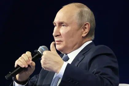 Putin Claims Economy is ‘Stable,’ Ruble Tanks the Next Day