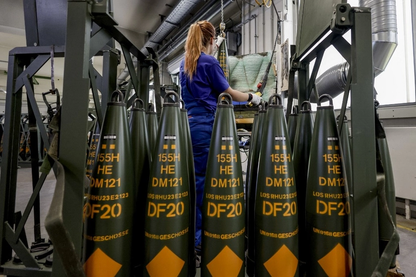 Czech Republic to Deliver First Shipment of Artillery Shells to Ukraine Within Days