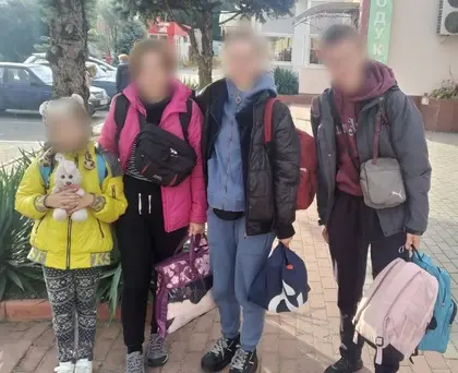 Україна повернула ще трьох викрадених Росією дітей - Мінінтеграції