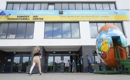 'To Not Go Crazy': Ukrainians Open Businesses in Poland En Masse