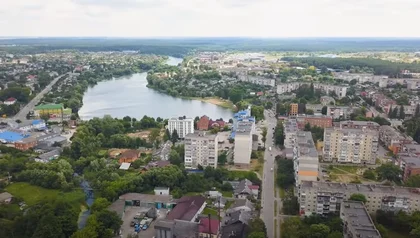 Внаслідок атаки РФ по Славуті пошкоджено всі заклади освіти, 300 будинків та лікарню