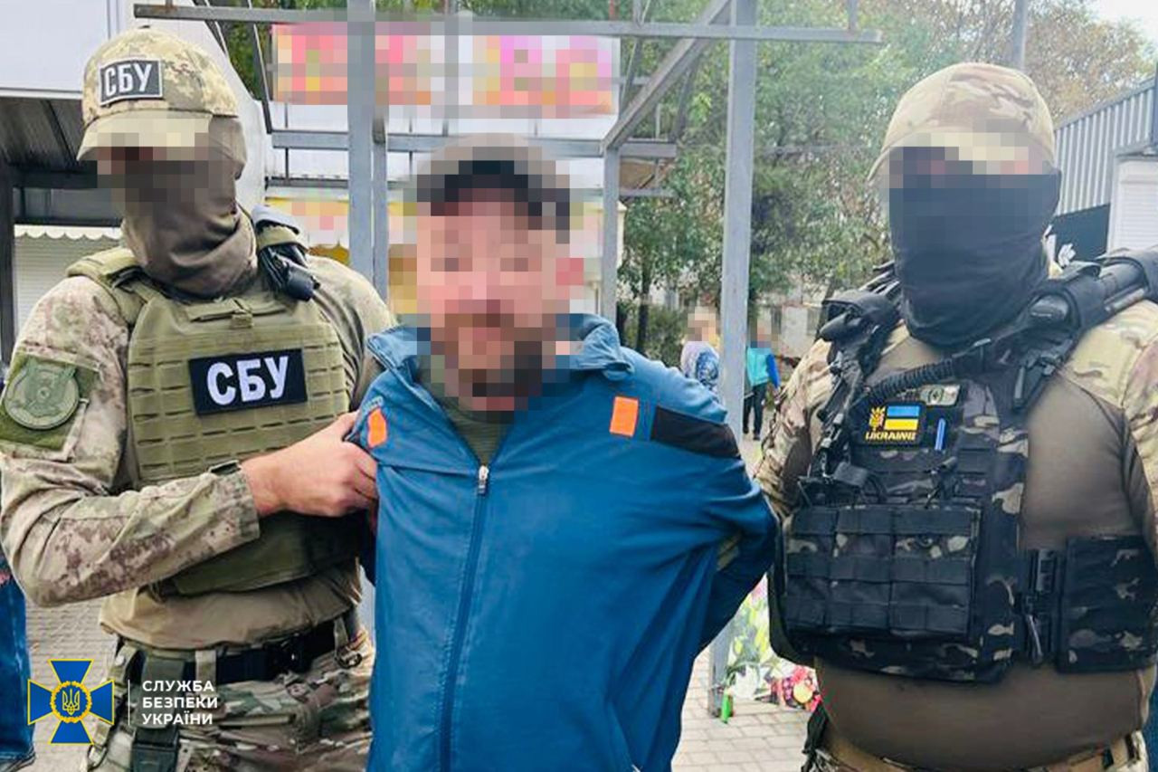 Ukrainian Intelligence Captures Alleged Russian Secret Agent on Camera