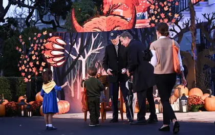 Blinken oblieka svojho syna ako prezidenta Zelenského na Halloweenskej párty v Bielom dome