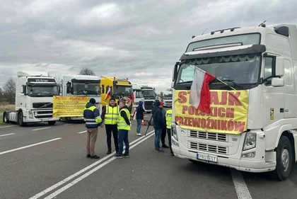 Польські перевізники почали страйк на кордоні з Україною