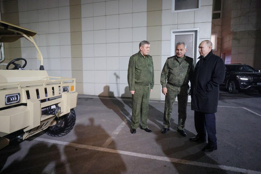 푸틴 대통령은 “새로운 군사 장비 모델을 선보이고” 러시아는 새로운 골프를 보유한 것으로 보인다