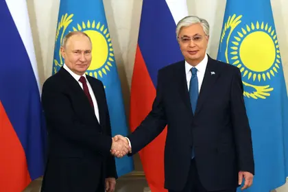 Kazakh Leader Bewilders Russian Delegation with Language ‘Power Move’