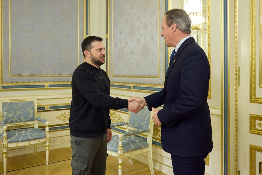 UK’s David Cameron Vows Military Support on Surprise Kyiv Visit