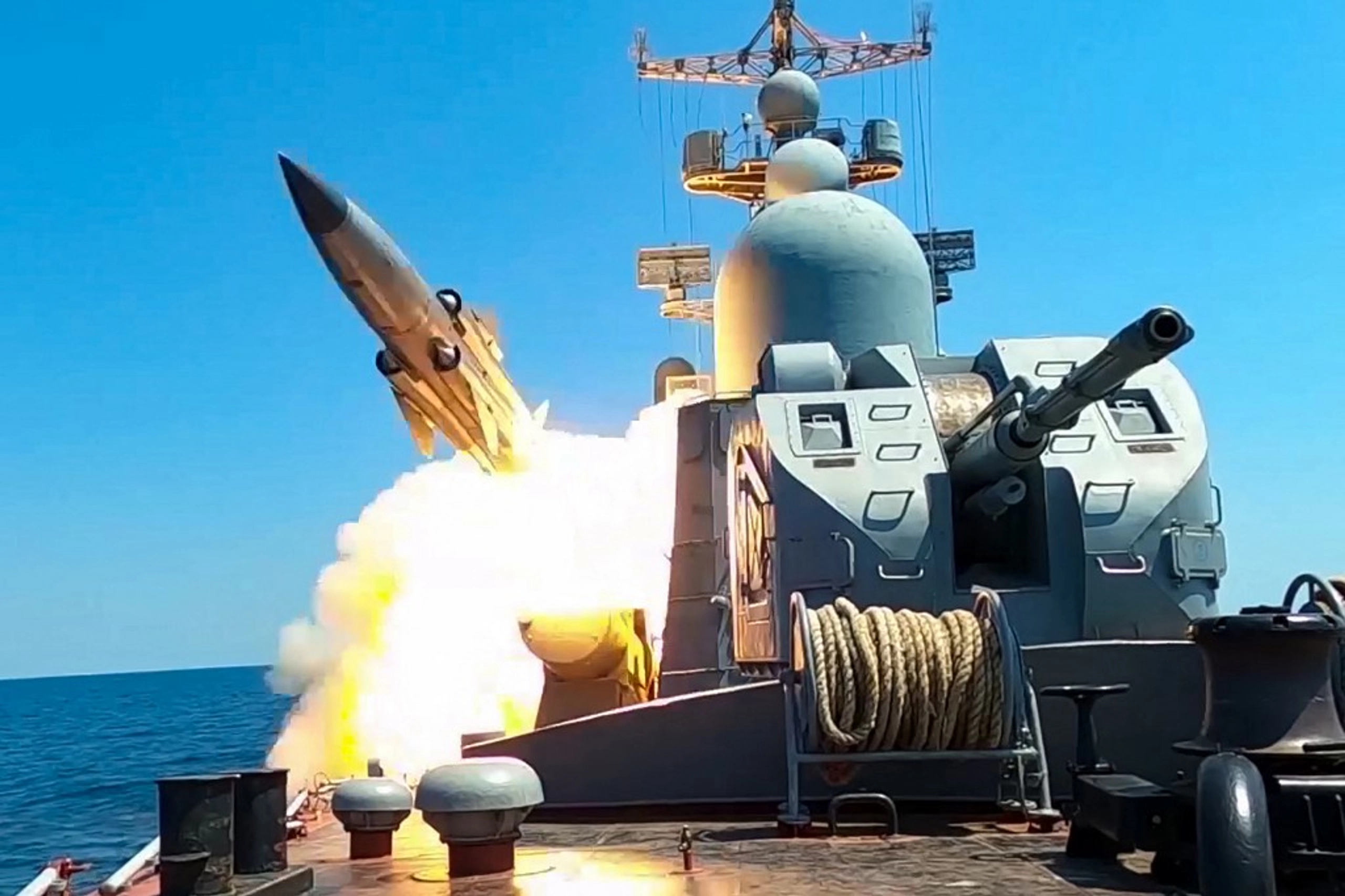 Russia Stockpiles 800 Missiles In Crimea Gearing Up For Winter Strikes russia-stockpiles-800-missiles-in-crimea-gearing-up-for-winter-strikes