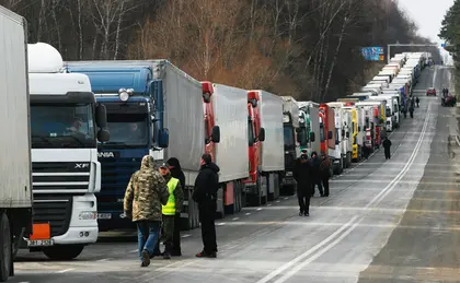 На українсько-словацькому кордоні виросли черги вантажівок через блокаду