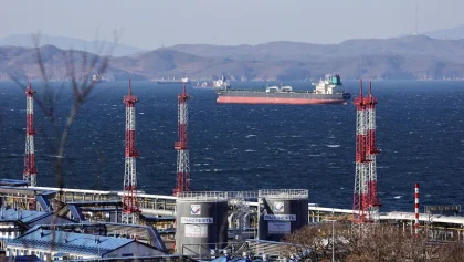 واشنطن تُخطر 30 شركة تدير سفناً بشأن انتهاكات روسية تتعلق بالنفط