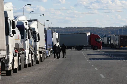 У чергах на кордоні з Польщею вже майже три тисячі вантажівок