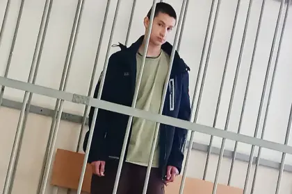 الحكم على مراهق روسي بالسجن 6 سنوات لمحاولة إحراق مكتب عسكري