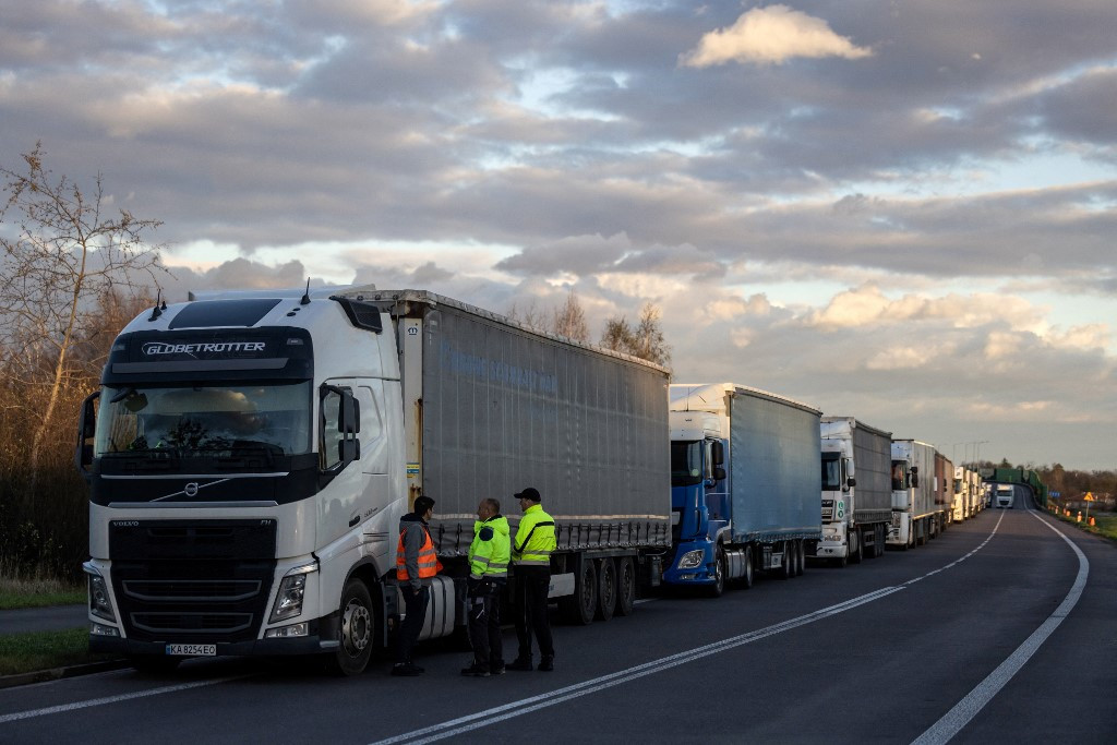 Un segundo camionero ucraniano muere en la frontera con Polonia