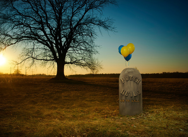How an Anti-Putin Russian Refugee Artist Supports Ukraine Through His Works. - Vimarsana News