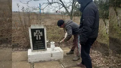 У Херсонській області російська окупаційна влада зносить меморіали Голодомору