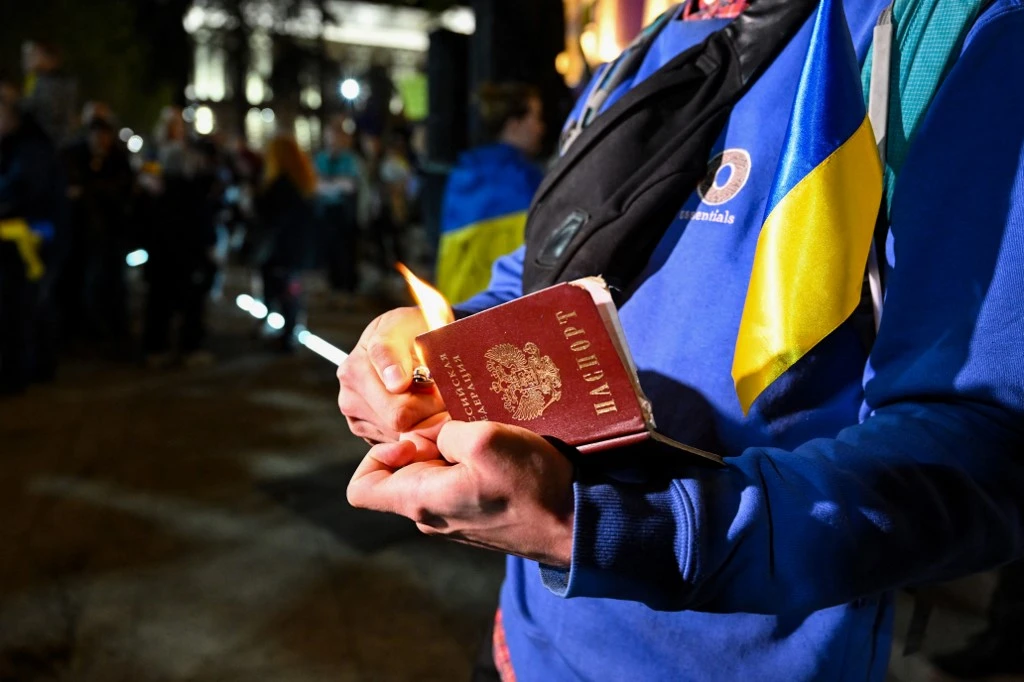 Kyiv Will Not Punish Ukrainians Forced to Get Russian Passports