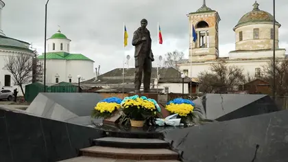 “Glory to Ukraine,” Statue Dedicated to Someone Executed for His Love of Ukraine