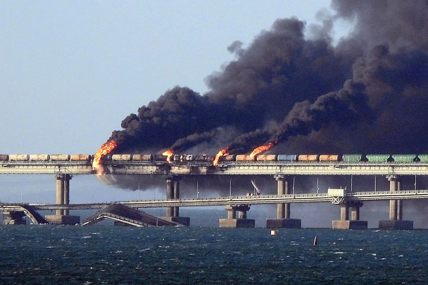 Росія засудила 8 осіб до довічного ув’язнення за вибух на Кримському мосту в 2022 році